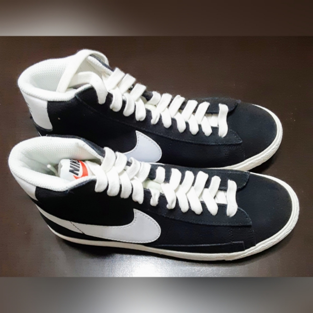 Nike - Picture 4 of 10